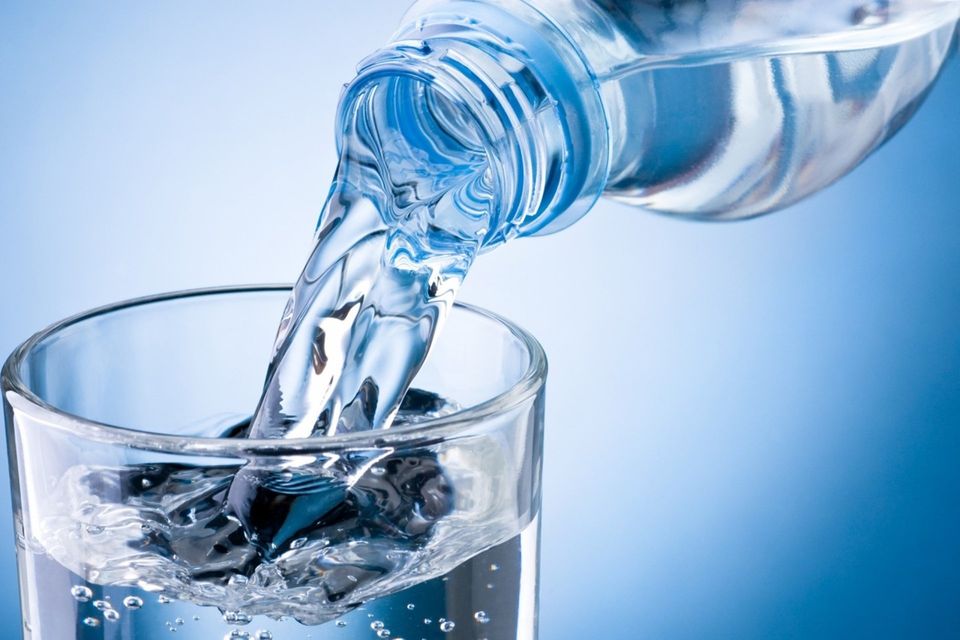 Uống nhiều nước tốt cho thận và giảm cân